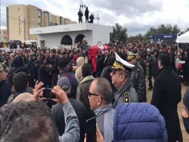 جثمان الشهيد توفيق الميساوي يوارى الثرى